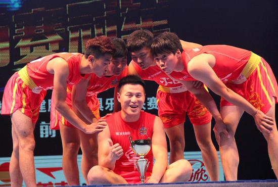 郭建邦获脚斗王称号