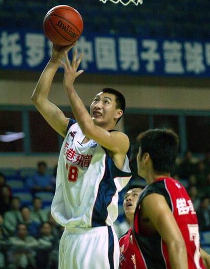 薛玉洋效力香港飞龙期间表现出色