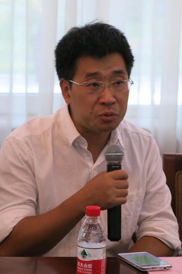 策展人余根晖发言