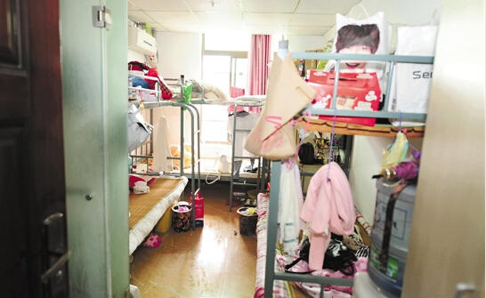 宁波1处写字楼1200平隔出68个房间 被当单身