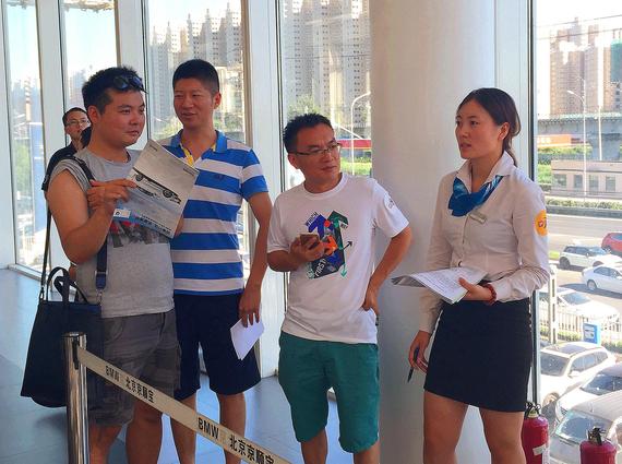 顾客咨询工作人员