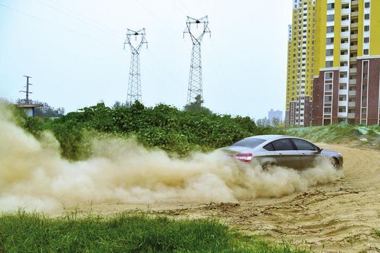 北三环电厂路口东南角道路