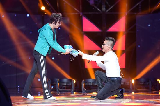 李春波揭面求婚 相恋20年再唱《小芳》