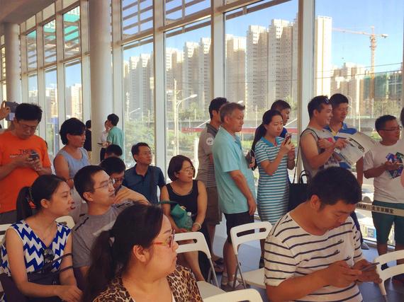 现场气氛火爆,人头攒动。小编口说无凭,上图,有图有真相!