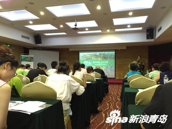 中国国际园林博览会是中国园林行业层次最高、规模最大、影响最远的国际性重大盛会,创办于1997年,由中国住建部与省(市、区)政府共同主办,会期通常为6个月。第十届园博会主题为绿色连接你我、园林融入生活,选址在武汉市张公堤城市森林公园核心区域,举办时间为2015年9月底至2016年4月,主办单位为住房城乡建设部和湖北省人民政府,承办单位为武汉市人民政府、湖北省住房城乡建设厅、中国风景园林学会、中国公园协会。 2015年,家门口的园博会将是什么样子?早在2013年3月29日记者从第十届中国(武汉)国
