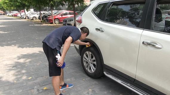 日产奇骏车主李先生带我们参观他的新车