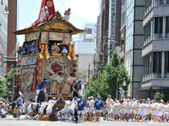 祗园祭是在京都八坂神社举行的祭祀仪式