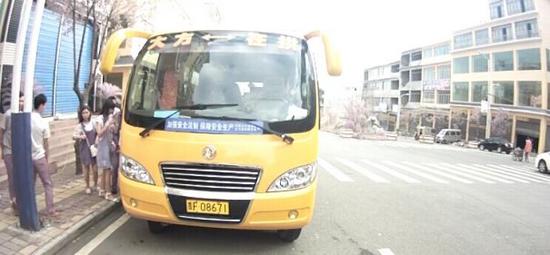 核载19人实载39人 司机被罚2千扣12分_毕节汽