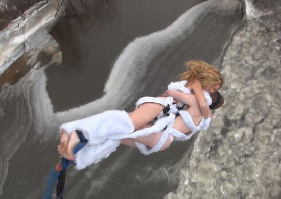 蹦极情侣|拉脱维亚情侣裸体蹦极