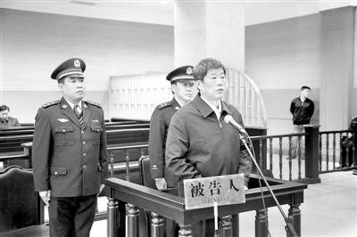 刘贞坚在法庭受审。(图片由山东省纪委提供)