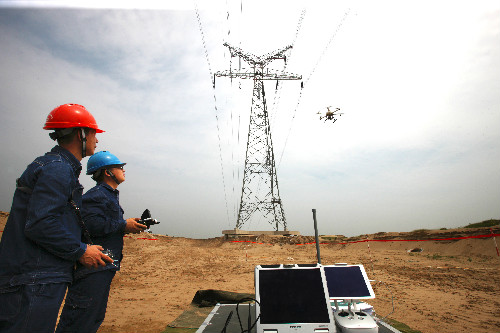 河南电网开展首次超高压线路无人机巡检