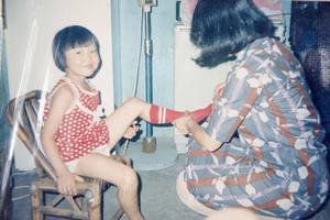 《肿瘤君》回到熊顿故乡 导演墓前热泪流