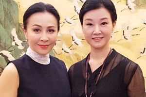 刘嘉玲晒与宋祖英合影 优雅端庄英气逼人