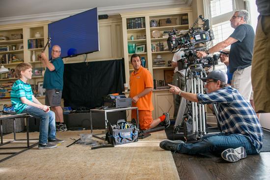 导演为小演员讲戏