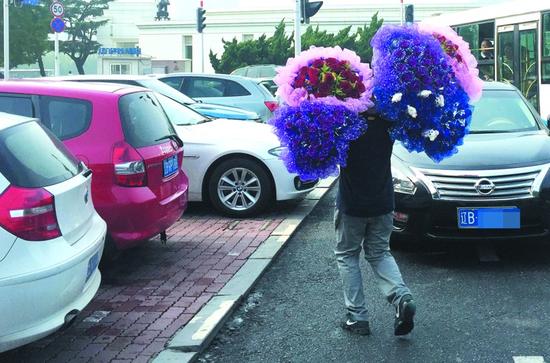 大连人过七夕“消化”约160万枝鲜花(图)_新浪辽宁_新浪网