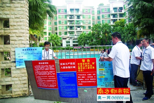 昨日,一小区无证违规营业泳池被关停。南都记者 张志韬 实习生 王凯 摄