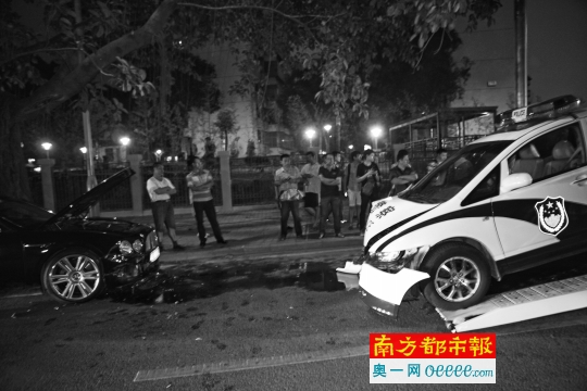 深圳一公安局副局长开警车撞宾利被开除党籍|