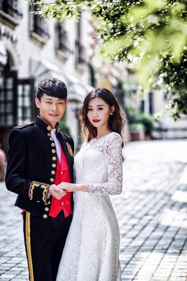 并附文#巩汉林儿子婚礼 听到过很多爱情故事,见证了很多浪漫婚礼