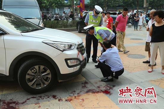 郑州2岁男童遭汽车碾压身亡 目击者:脑浆都出