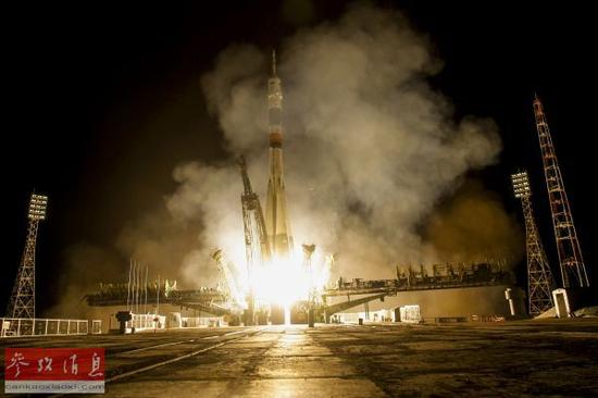 俄罗斯向国际空间站发射载人飞船 新华社/美联