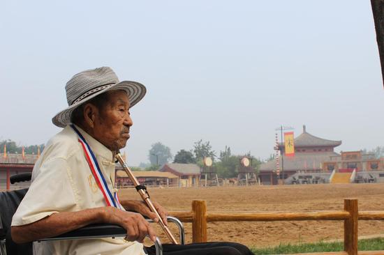 抗戰老兵免費游清明上河園