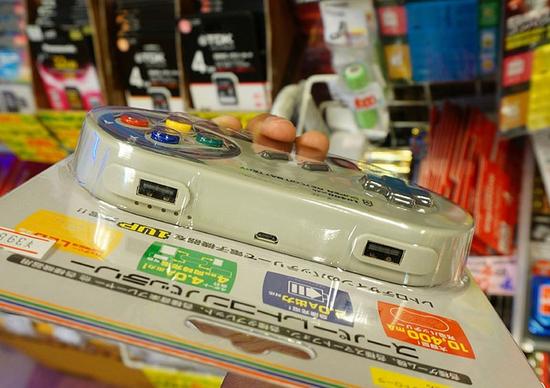 移动电源的顶部有五颗LED电量指示灯