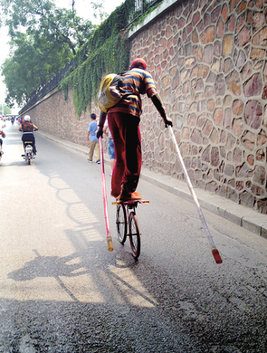 滑車哥，你玩雜技啊？