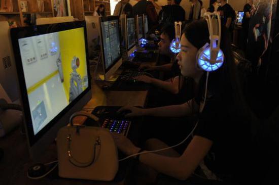 美女助阵 WCA公开赛武汉赛区精彩不断_电子