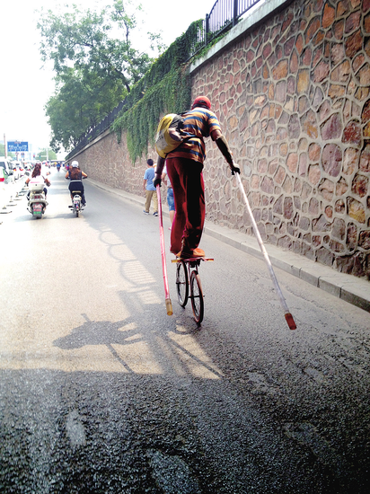 滑車哥，你玩雜技啊？