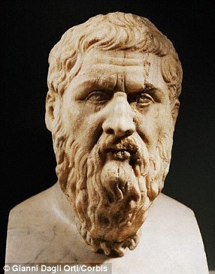 早在2000多年前，希腊哲学家柏拉图最先描述了亚特兰蒂斯。照片展示了柏拉图的半身像。