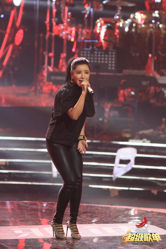 林依轮《歌单》诉往事 为还债一天唱七场_扬子