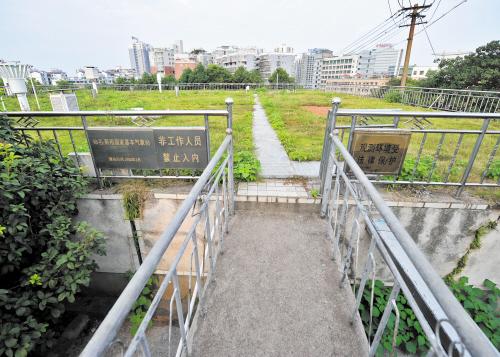 衡阳保卫战中，最为惨烈的当属张家山争夺战。抗战胜利后，共有3900余具在战斗中英勇牺牲的将士忠骸集体荣葬在张家山，现张家山已改名胜利山，山顶建成了气象局。均为长沙晚报记者 王志伟 通讯员 文丽贵 摄影报道