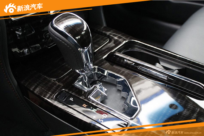 定位年轻、动力强 新皇冠2.0T竞争力分析