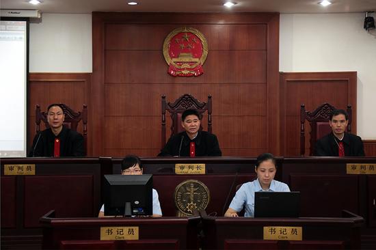 合議庭現(xiàn)場(chǎng)
