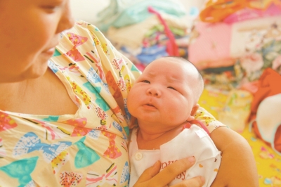 卫辉一新生婴儿体重12斤多 比姚明出生时还重