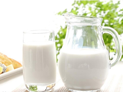 散装鲜奶比包装牛奶更有营养?