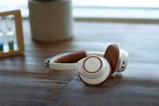Plantronics BackBeat SENSE无线立体声耳机全新上市