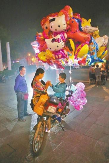 攢錢給孩子治病是夫妻倆心中的“光”