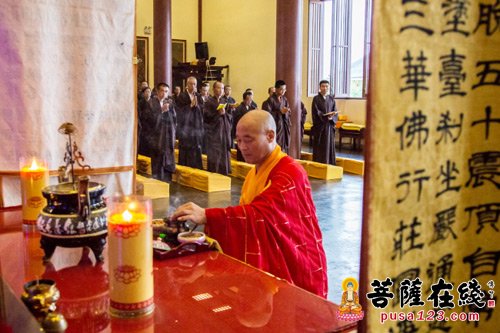 悲如法师主法拈香