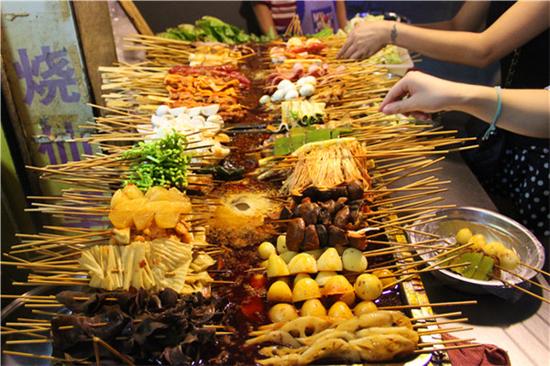 重大小吃街的青春味道