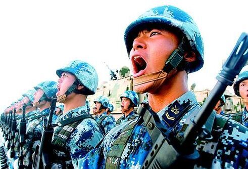 图为:一声"首长好",训练时要喊上成百上千次.(视界网蒋龙摄)
