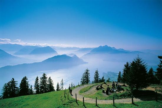 瑞士旅游胜地设亚洲专列:非歧视中国人|瑞吉山