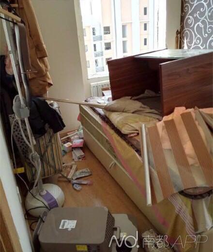 郑女士的卧室里抽屉，衣柜都被翻开过。图由业主提供
