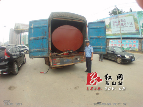 查获经过非法改装的货车加油设备