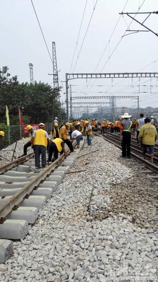 长株潭城铁与沪昆铁路8月26日在湘潭成功接驳。图/潇湘晨报通讯员欧正清 周全