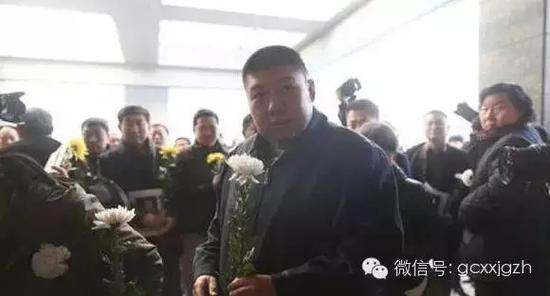 毛新宇出席毛泽东摄影师吕厚民送别仪式