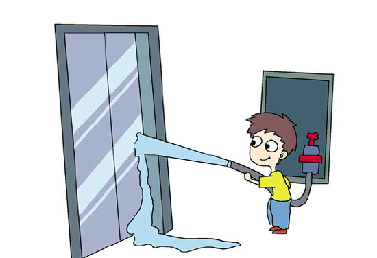 熊孩子拧开消防栓 3个月5小区15部电梯被淹