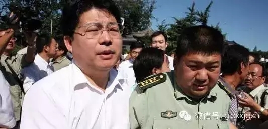 毛新宇参加原中共中央主席华国锋遗体告别仪式