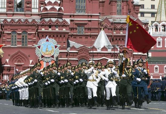 俄军北京阅兵遇挑战:中国军人红场阅兵表现最