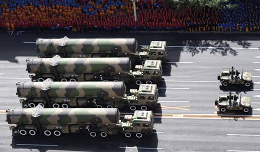 2009年参与阅兵式的东风31A洲际弹道导弹